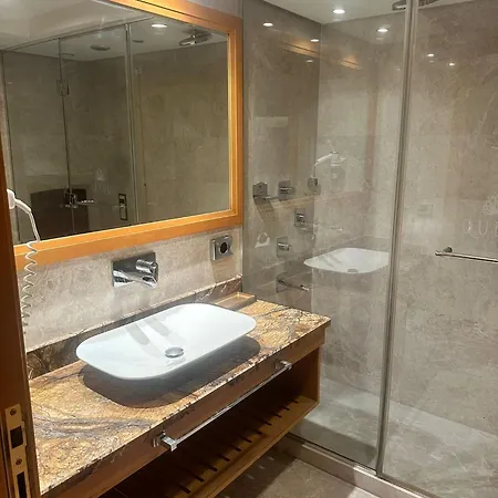 Luna Hotel *